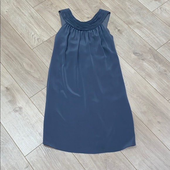 🎀 Vera Wang Dress 🎀 - Picture 2 of 6